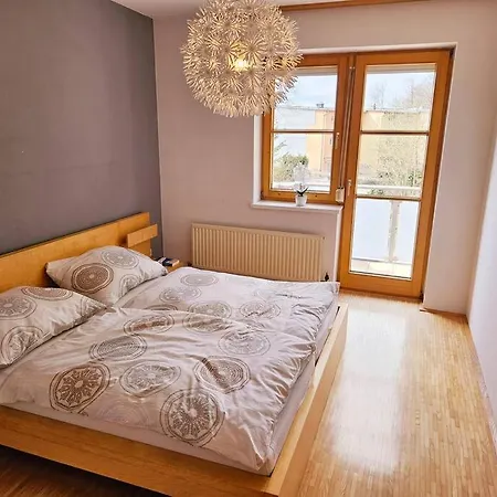 Etagenwohnung Mit Garten *
