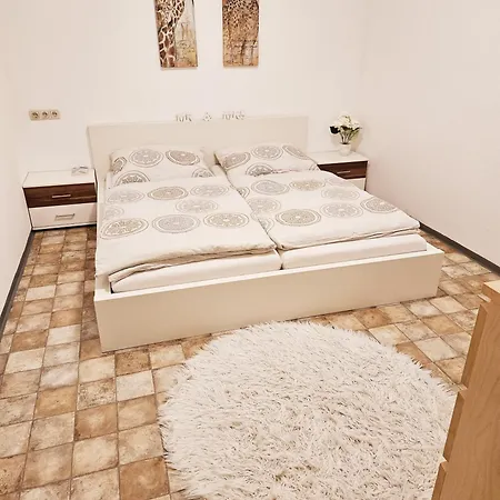 Etagenwohnung Mit Garten Apartment