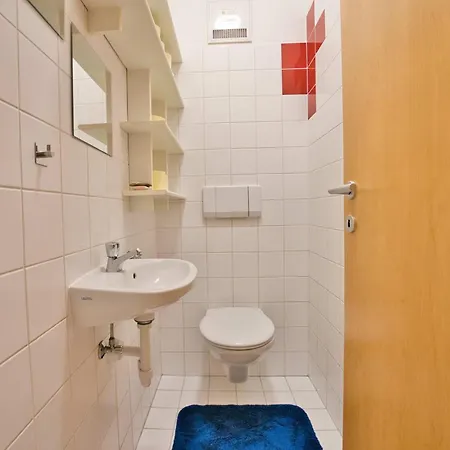 Etagenwohnung Mit Garten *