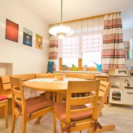 Etagenwohnung Mit Garten Apartment *